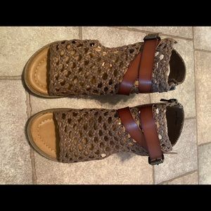 Brand new women’s Blowfish sandals!!